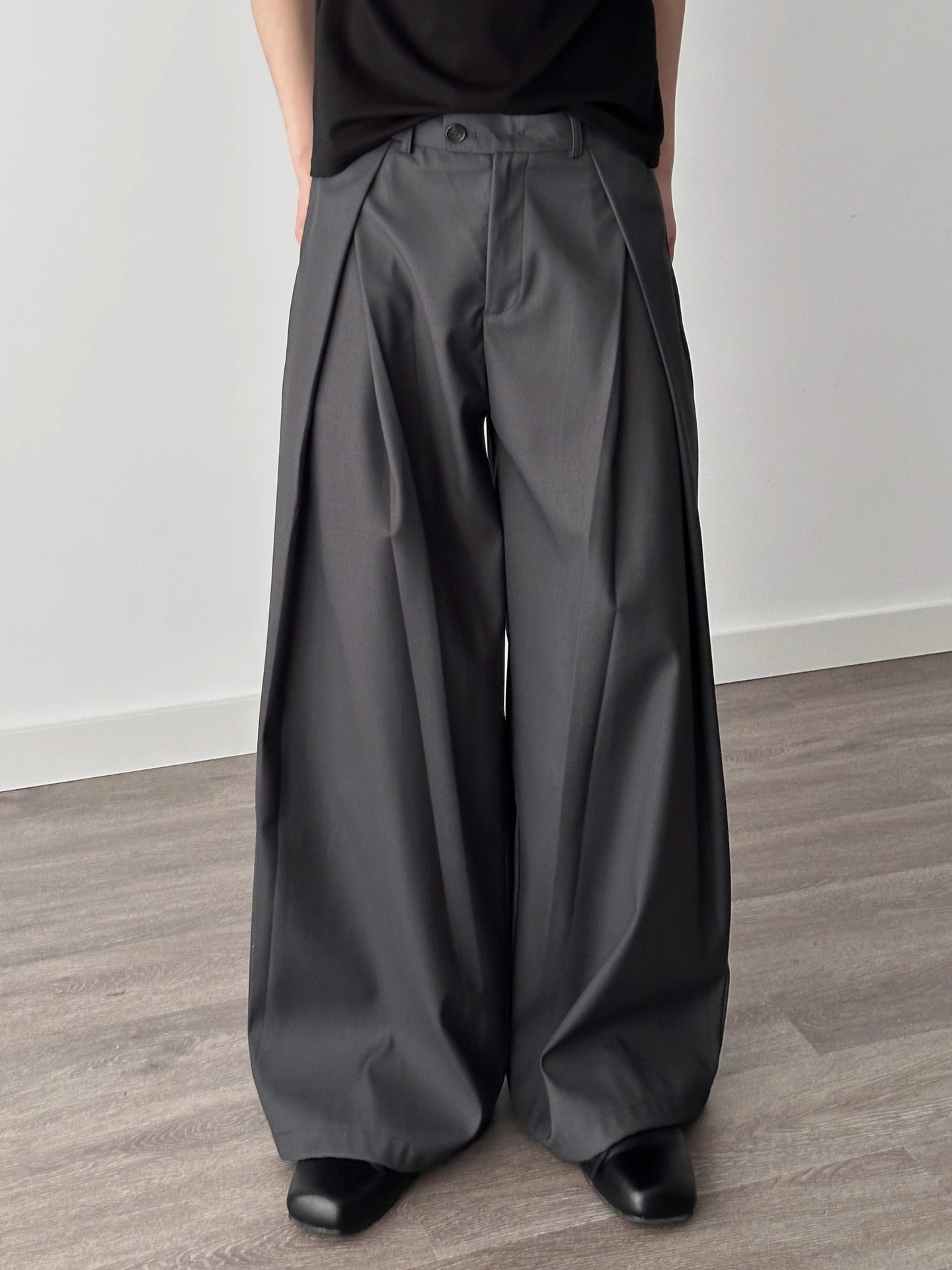 立体プリーツワイドレッグパンツAラインシルエットカジュアルパンツメンズ夏新デザインゆったりドレープフロアレングスパンツ