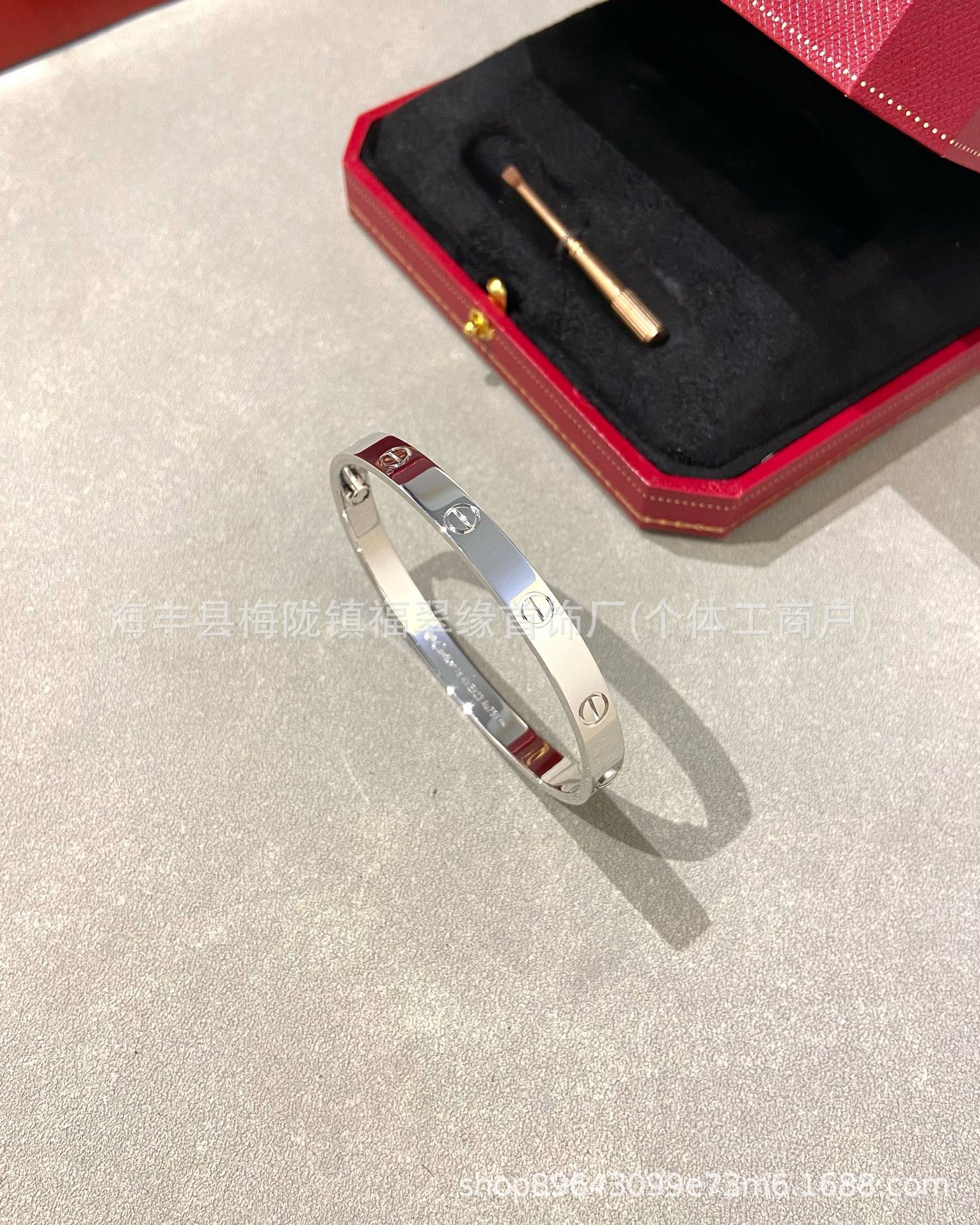 Platinum glossy surface---wide version