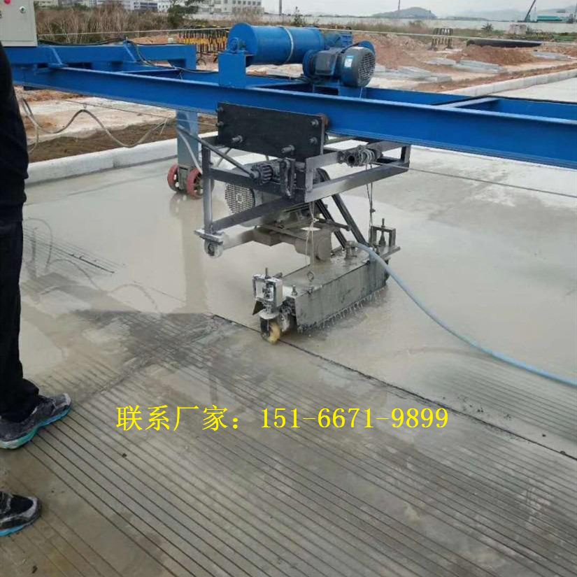 悬轨式路面拉毛机生产大型桁架式拉毛机高速刘纹机悬轨式路面刻纹