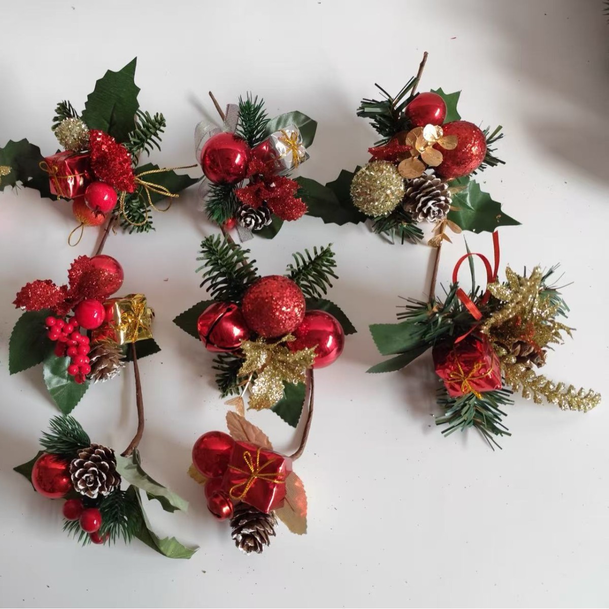 红色圣诞花花环圣诞节装饰花圈门挂梳子叶插枝松果前门农舍壁挂件