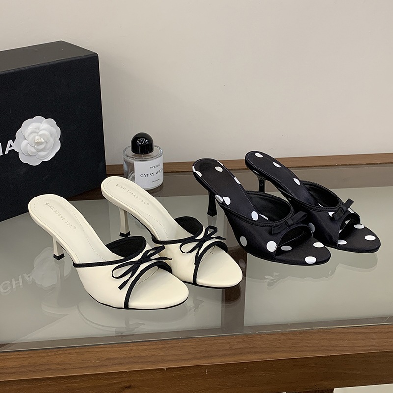 Summer fashionable cute elegant sandals open toe made of satin