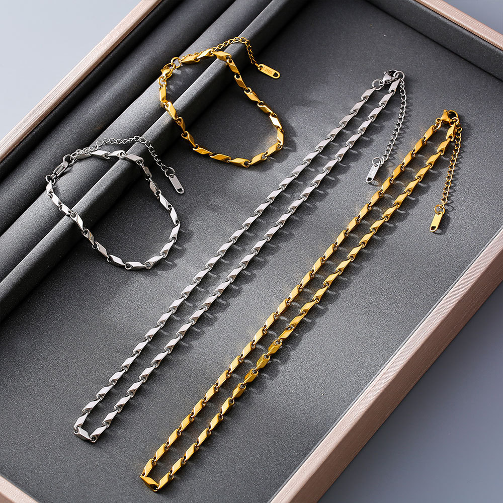 Conjunto de joias com colar e pulseira de elos em losango_voghion.com