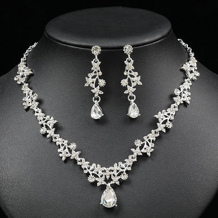 Set gioielli da sposa collana e orecchini con pendente a goccia_voghion.com