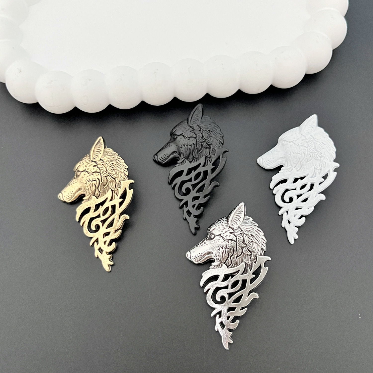 Wolf Brooch For Men Retro Style Lapel Pin Personality Badge_voghion.com