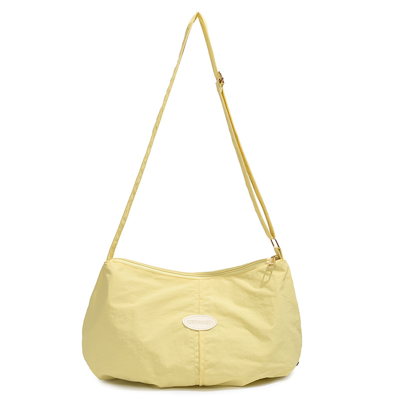 Bolso de color sólido universal 2025, nuevo bolso de bolsas de bolsas de bolsas de moda de hombro, mochila de viaje casual para hombres y mujeres.