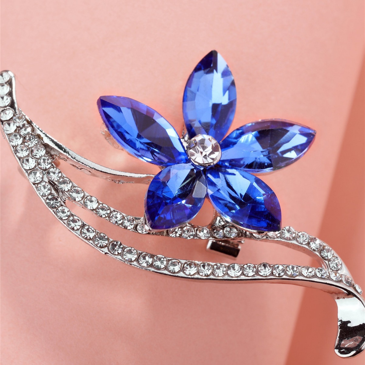 Amazon transfronteriza Venta caliente moda creativa Flor de cristal broche personalidad femenina elegante ramillete moda exquisita PIN