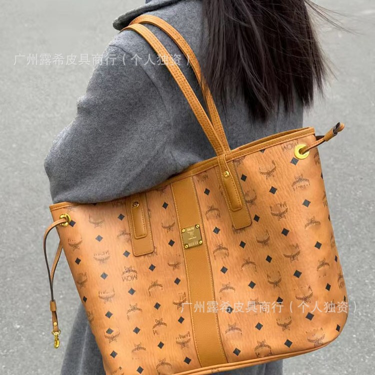 Mc New Large-Capacity Presbyopic Tote Bag Single Shoulder Underarm Fashion Versatile Handbag Shopping Bag Women's Bag Commuting