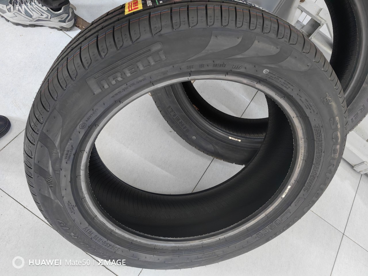 Pirelli 235/55R 19 101V run-flat tires Mercedes-Benz original
