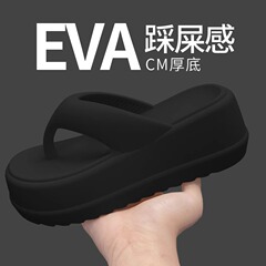 糞感の厚い底の人の字を踏んで女性の夏の2025新型の滑り止めの海辺のビーチの靴を踏んで足のサンダルの女性を挟んで外に着ます。