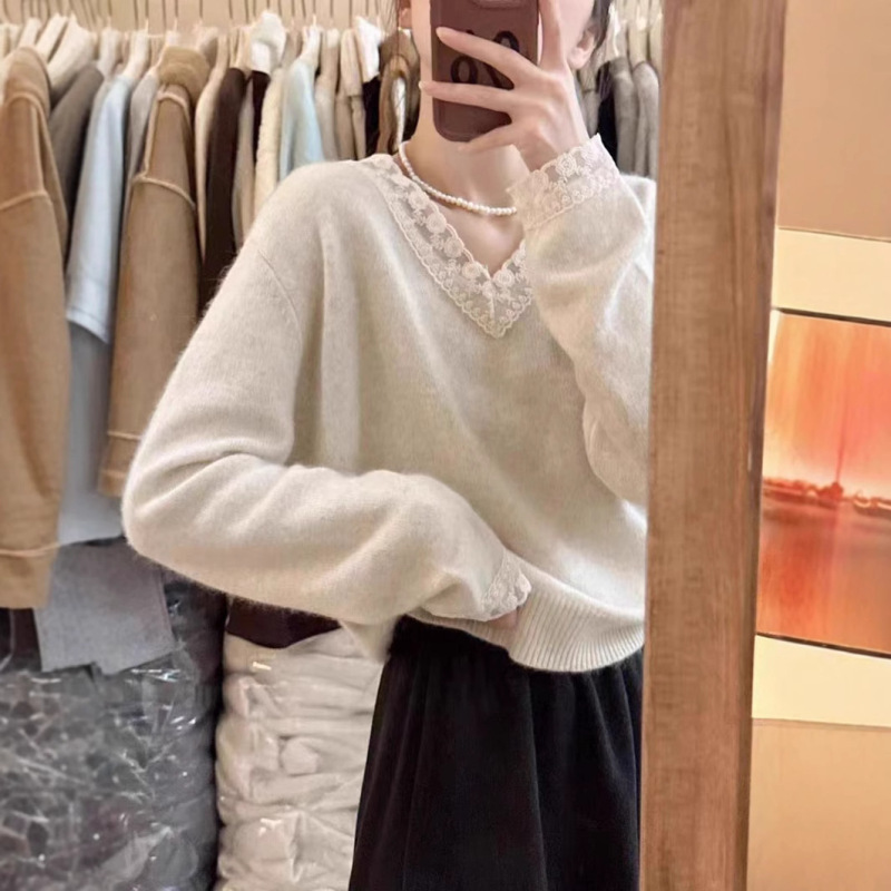 Chanel Style Fashion Elegant Lace Stitching Knitwear Super Nice All-match Long Sleeve Top Design Feeling Base Chanel Style Fashion Elegant Lace Stitching Knitwear Super Nice All-match Long Sleeve Top Design Feeling Base