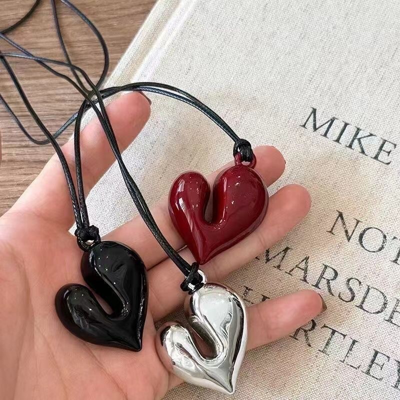 Blogger Reina's Same Style Heart Necklace for Women, High-End Black Rope Halterneck Sweater Chain, Pull Cord Adjustable Accessories Blogger Reina's Same Style Heart Necklace for Women, High-End Black Rope Halterneck Sweater Chain, Pull Cord Adjustable Accessories
