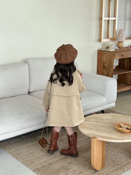 Autumn khaki fashionable trench coat