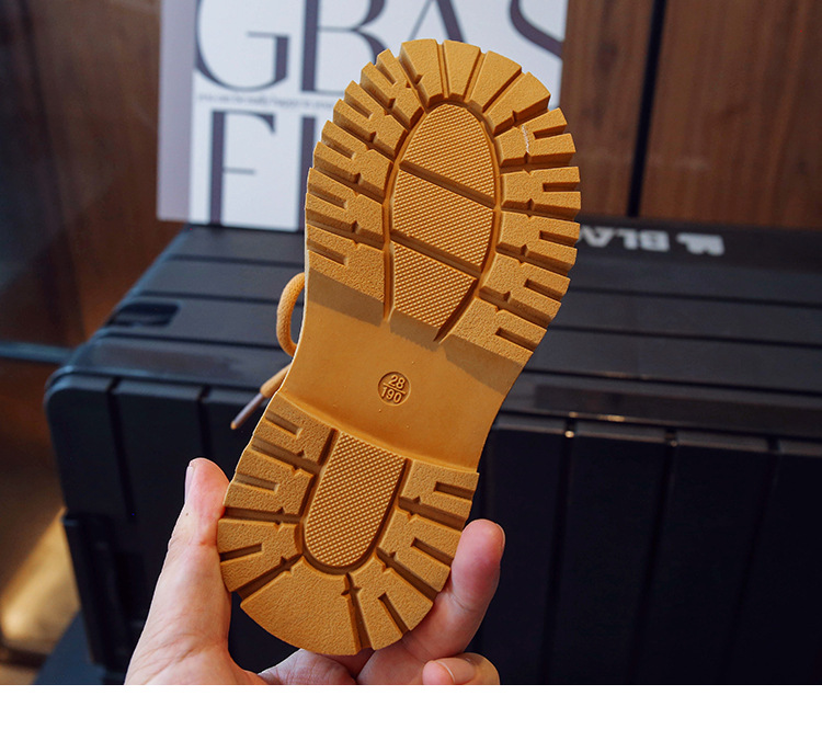 Barnens små gula stövlar 2023 höstnya pojkar engelska martinstövlar flickor korta stövlar enkla stövlar mellanstora_voghion.com