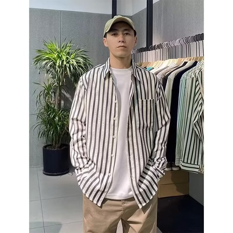 Camisa de alta gama a rayas de manga larga para hombre suelta casual versión coreana de primavera y otoño nueva camisa drapeada de moda top de todo fósforo