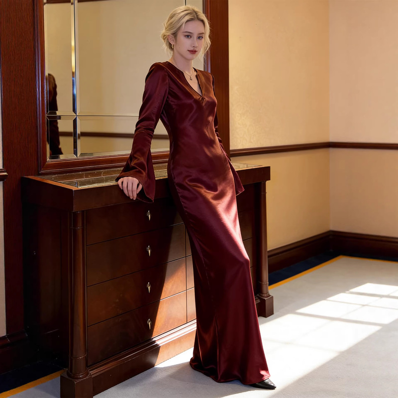High-End Imported Acetate Dress with a Golden Spring Design, V-Neck, Slimming Effect, and a Luxurious Feel