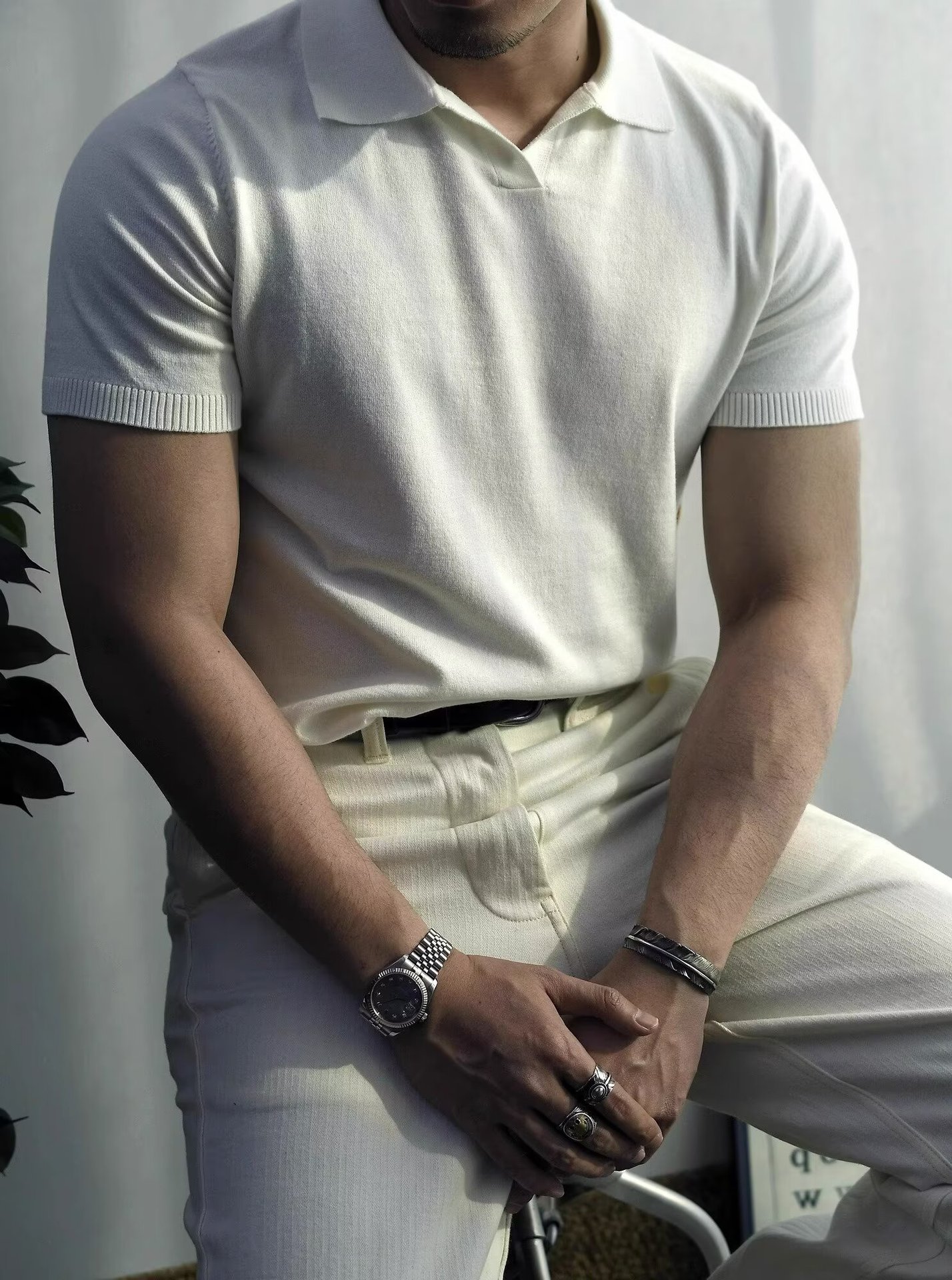 Camiseta de polo de punto ligera para hombres de negocios casuales de color sólido con collar delgado de manga corta estilo americano vintage verano