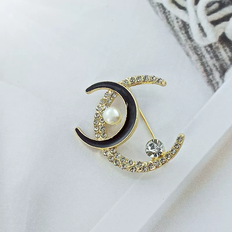 Не зови меня двойной C Brocar, пожалуйста, зови меня буквой Brooch двойной C