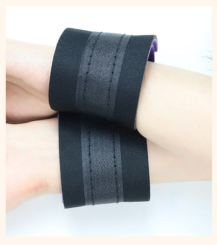 SM Bondage Hand and Foot Cuffs Set in Black Neoprene Fabric for Couples — detail image 14