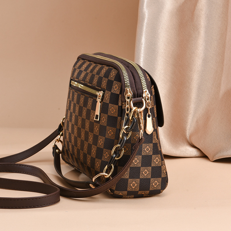 2023 New Fashion Small Bag Women's Middle Aged Women's Bag Large Capacity Soft Leather Mom's Bag One Shoulder Fashion Bag_voghion.com