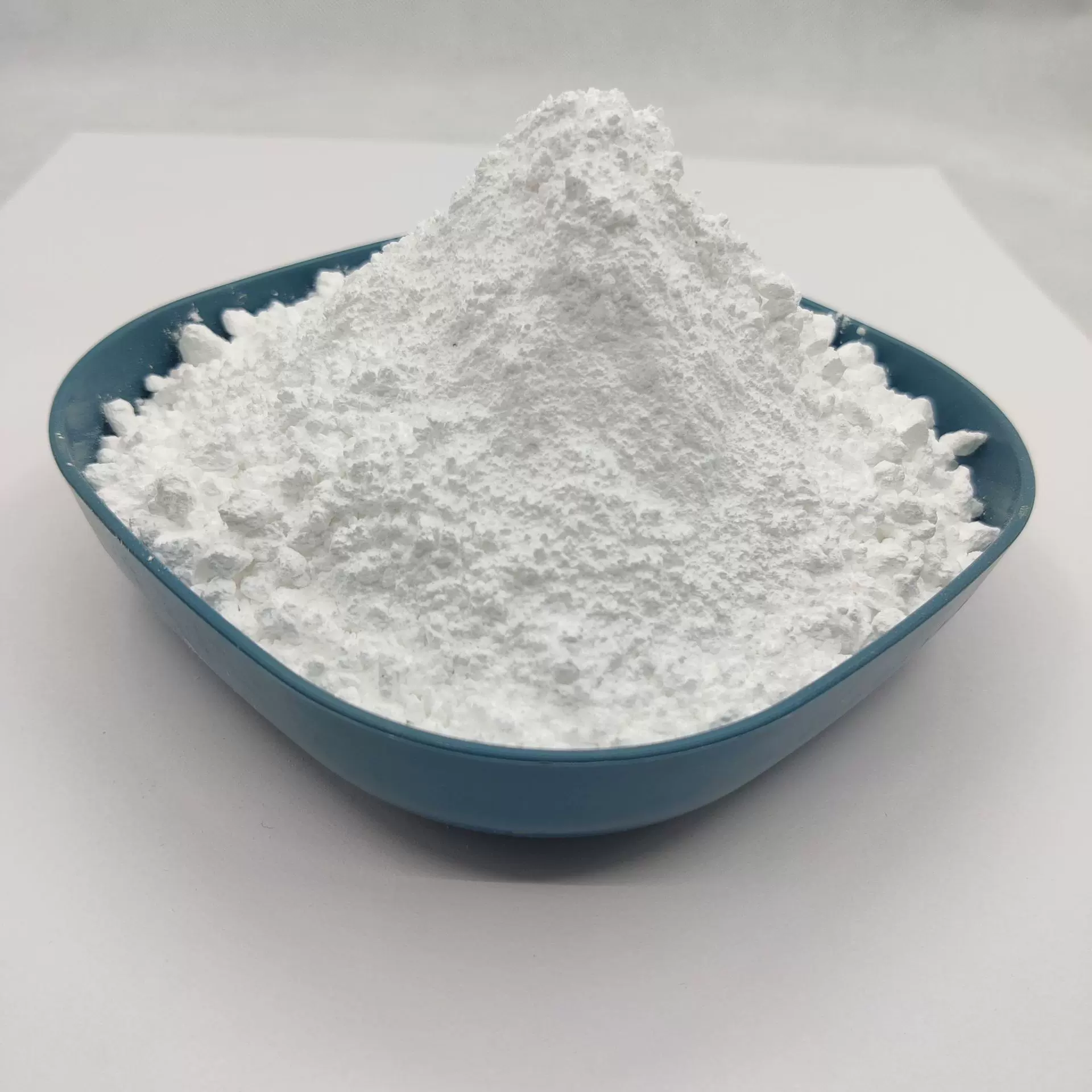 水洗高岭土325目陶瓷造纸用煅烧高岭土油漆涂料胶粘剂用偏高岭土