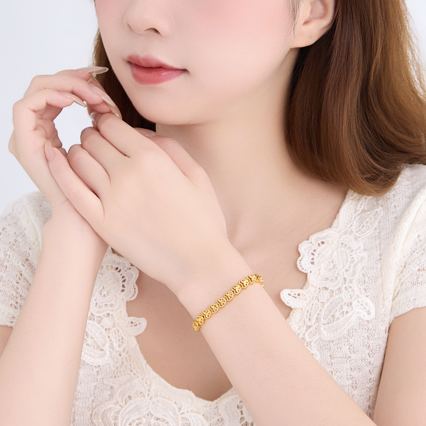 Pulsera con Trébol y Corazón de Aleación de Cobre Calada para Mujer image 4