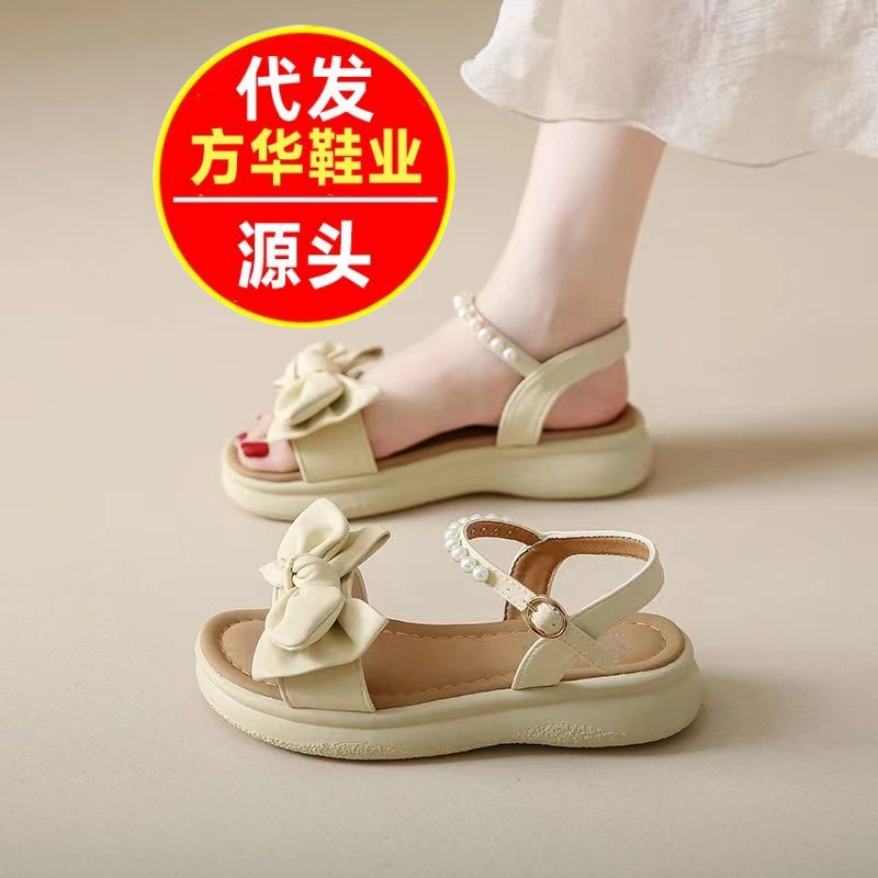 2026 sandalias de primavera y verano para mujeres nuevas al por mayor suela gruesa de perla arco con suela suave con falda de moda zapatos de playa romanos
