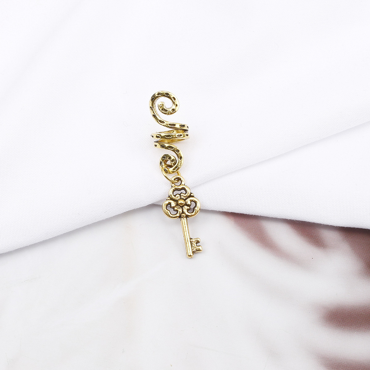 Europa y América sucia trenza hebilla de pelo hip hop aleación espiral accesorios para el cabello colgante de mariposa anillo de pelo de moda chica fresca trenzado accesorios para el cabello anillo de pelo