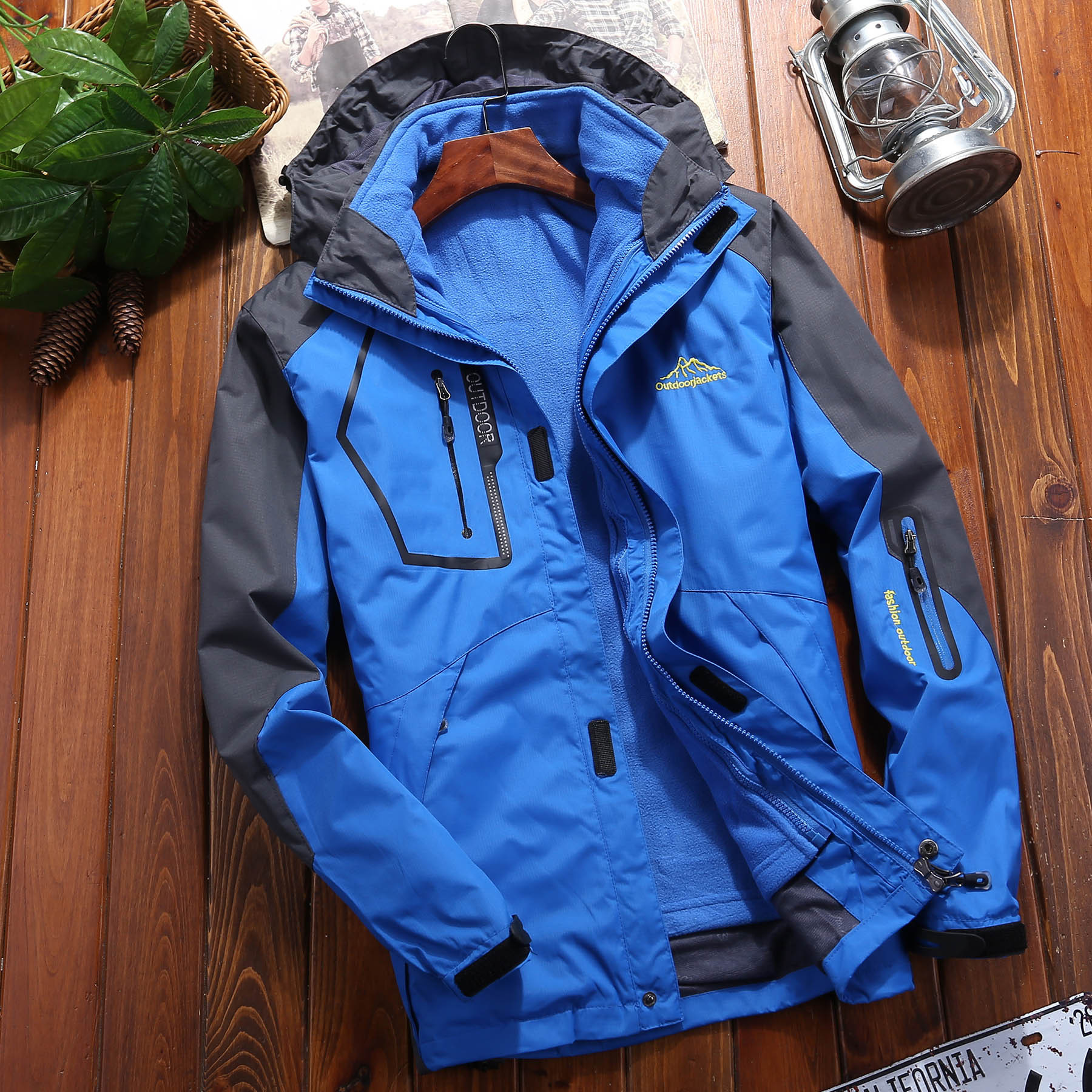 Al Aire Libre otoño e invierno marca de moda chaqueta hombres y mujeres tres en uno desmontable de dos piezas forro polar traje de Montañismo al por mayor