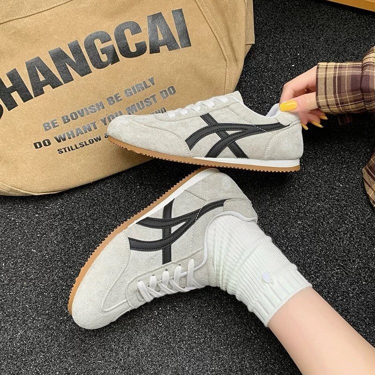 Zapatos de explosión en el estante para vender rojo amarillo gris rosa equilibrio de inyección de zapatos de malla de cuero de ultrafibra para hombres adultos