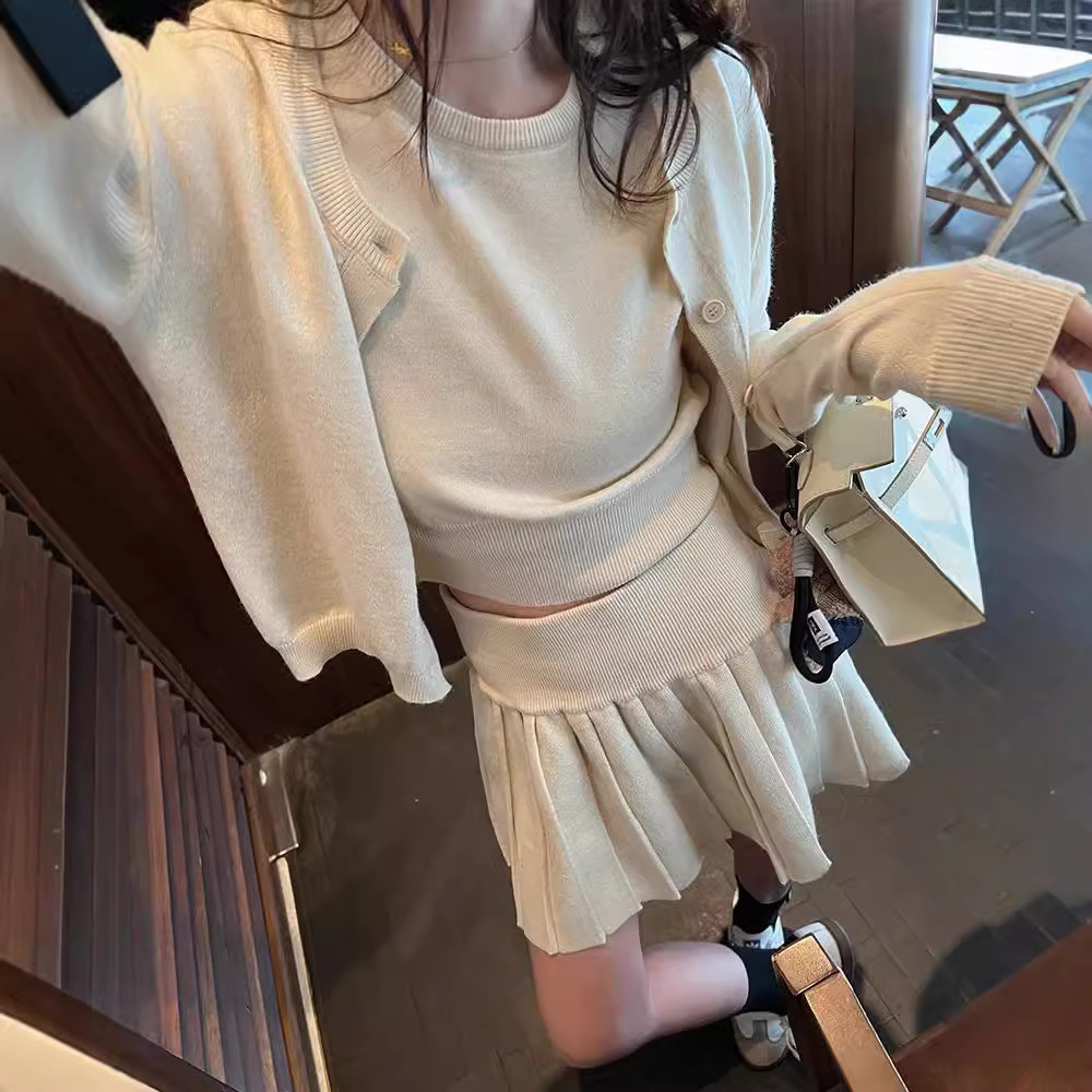 College Style Knitted suit Women's 2024 Autumn and Winter New Korean Temperament Cardigan Base Shirt Pleated Skirt Three-piece Set