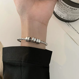 戒指;项链;耳钉