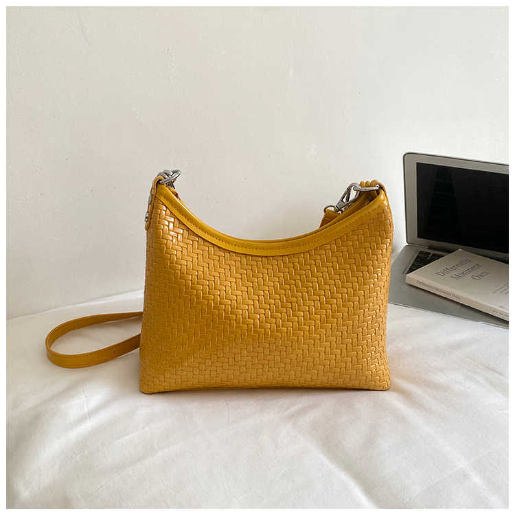 Nicho de diseño de hombro brazalete para mujeres 2026 verano nueva moda trenzada mochila de viaje ocio bolsa de mano
