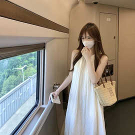 甜美挂脖连衣裙仙女夏季2026新款白色裙子无袖气质a字长裙