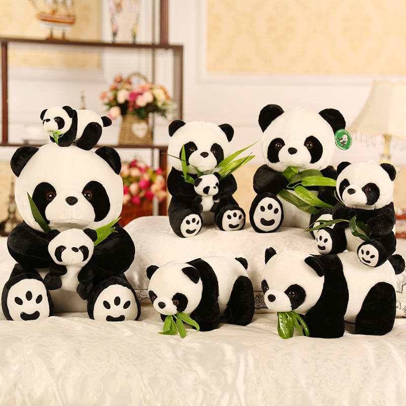 Muñeca de panda rojo del tesoro nacional, sosteniendo bambú, durmiendo, abrazando oso, juguete de peluche, muñeca de animal, colgante de simulación, muñeca de trapo