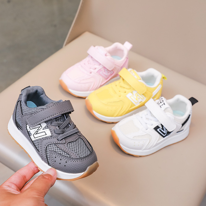 男の子と女の子の通気性スポーツシューズ 2025 春と秋の新しいベビーランニングシューズソフトソール子供メッシュスポーツシューズ卸売|undefined