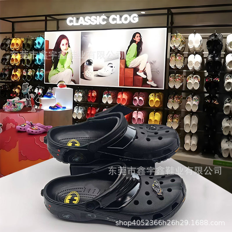 Black Batman winged children's clogs, summer big kid closed-toe slippers, beach shoes, boys' sandals Black Batman winged children's clogs, summer big kid closed-toe slippers, beach shoes, boys' sandals