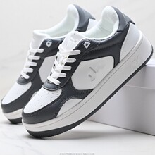 �W�� �羳a���\��Ь��Ů����ڰװ�Ь�r�аٴ���H���eС��Ь���Q