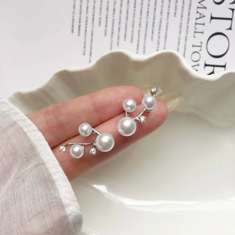 Asymmetrical geometric retro elegant universal earrings from pearl