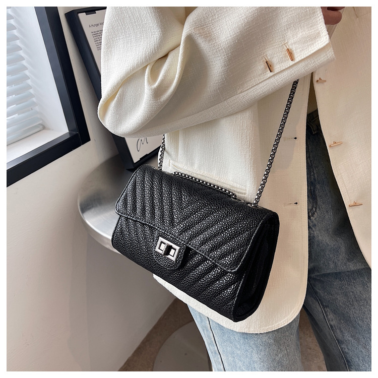 Women's New Fashion Texture Rhombus Chain Single-shoulder Messenger Bag display picture 3