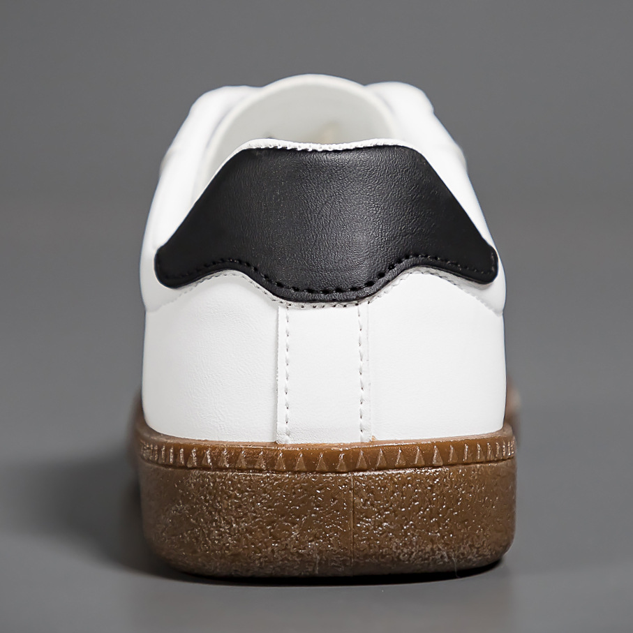 Zapatillas de entrenamiento alemanas versátiles para parejas, zapatillas casuales unisex estilo coreano, zapatillas planas, zapatos blancos para mujer al por mayor.