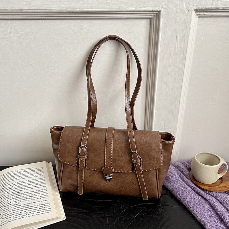Relaxed and stylish niche underarm baguette bag for women, 2026 autumn new retro fashion handbag, commuter tote bag