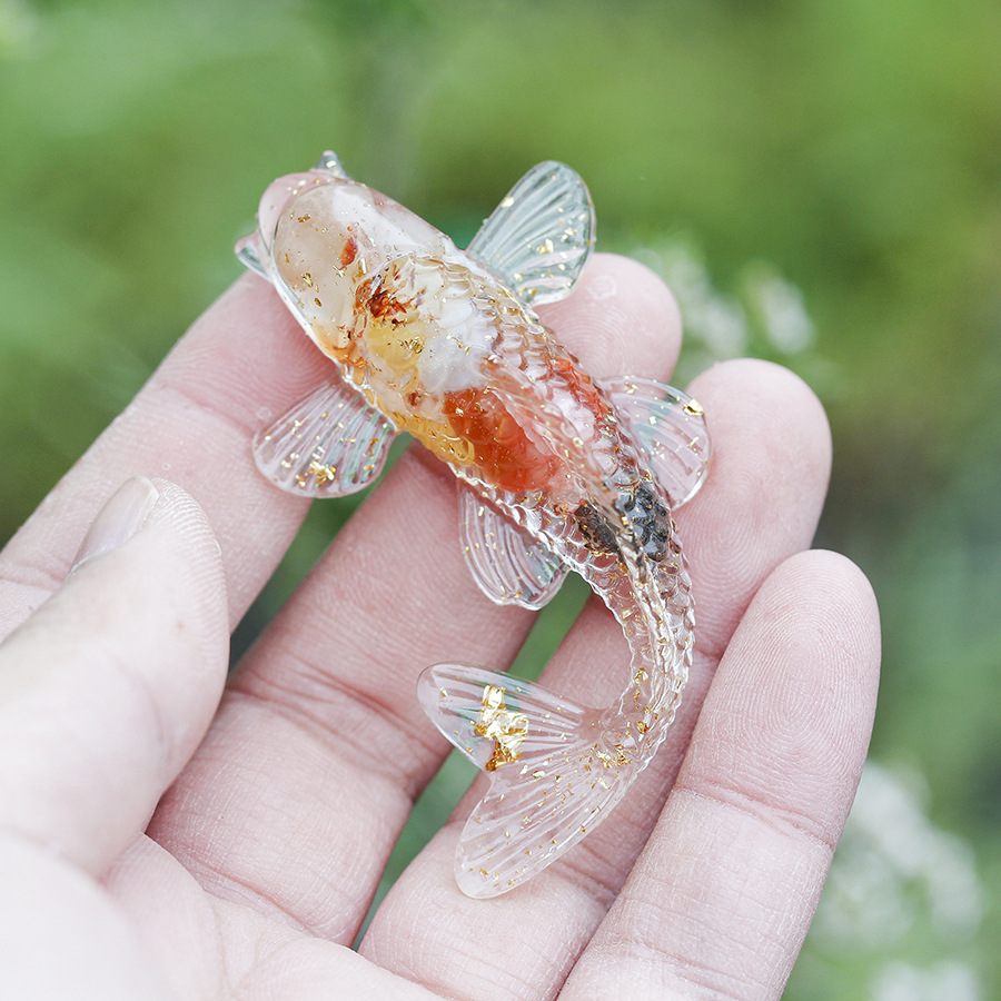 天然水晶の砂利の小さい魚の形の小さい置物の装飾の事務のデスクトップのアクセサリの贈り物の自動車の置物