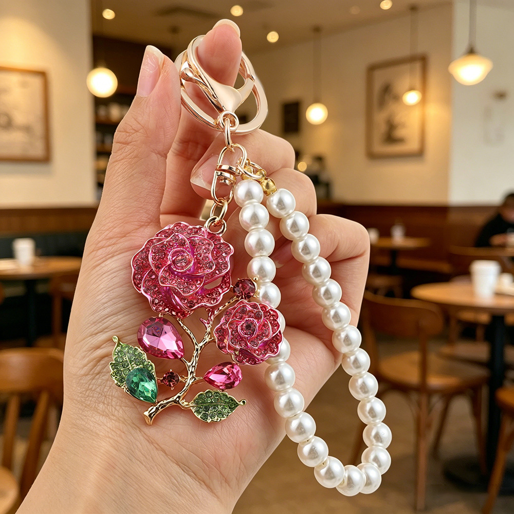 Porte-clés vintage de luxe en forme de rose, accessoire tendance européen et américain pour décorer un sac, porte-clés décoratif léger et luxueux incrusté de diamants_voghion.com