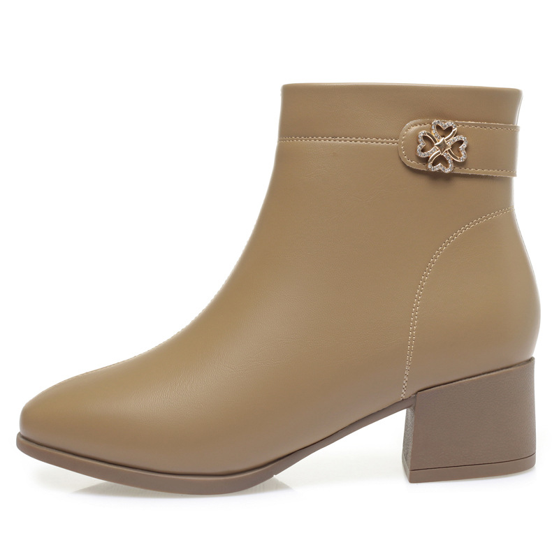 Venta al por mayor zapatos de madre zapatos de algodón acolchado de cuero suave de las mujeres de fondo suave botas cortas transfronterizas nuevos zapatos de cuero forrados de lana zapatos de mujer de invierno