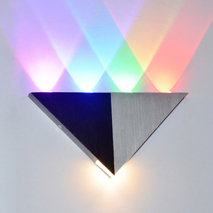 Triangle LED color wall lamp modern minimalist aluminum TV background lamp triangle wall lamp 5W factory direct sales