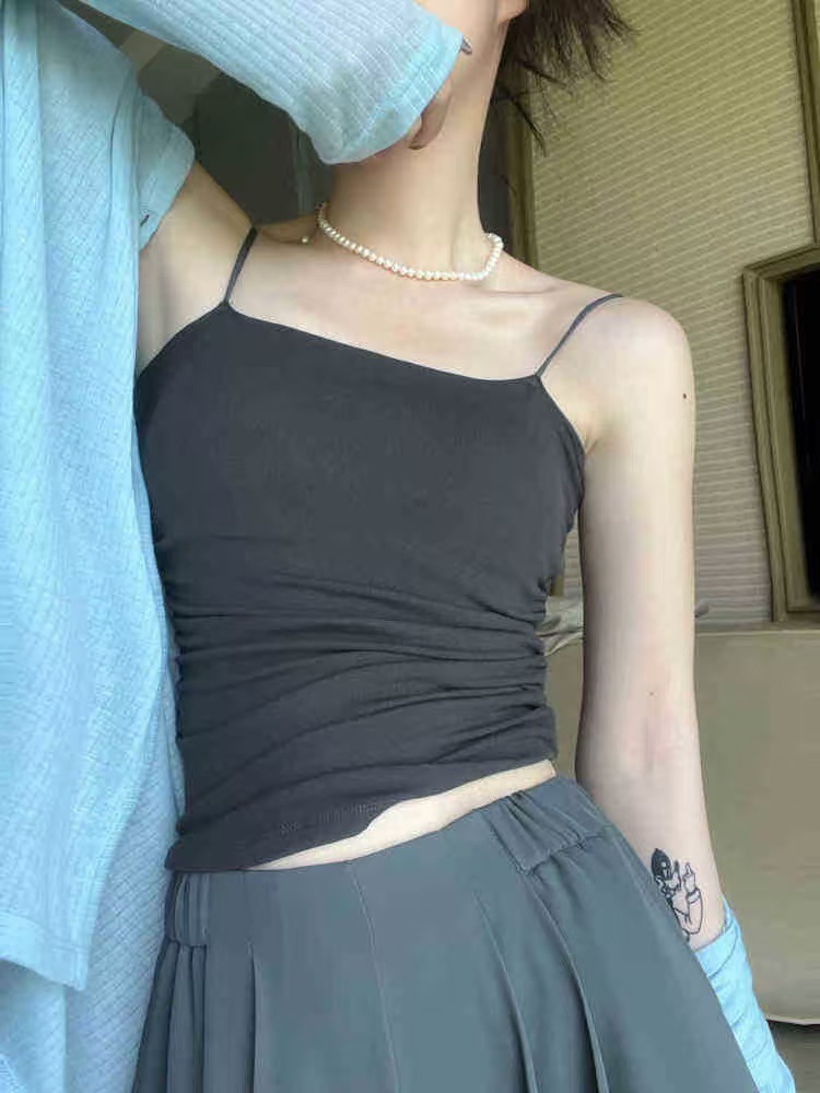짙은 회색