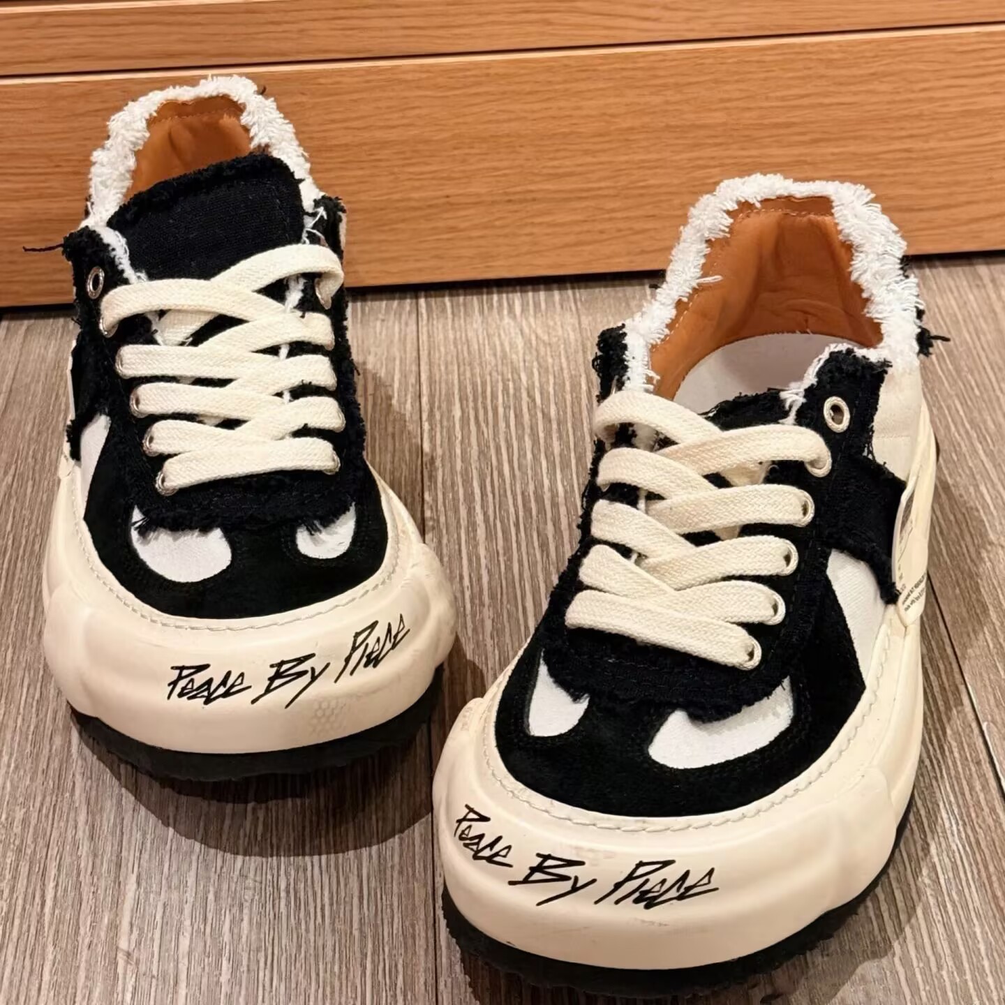 New Classic Black and White Trendy Canvas Shoes Nougat Snowflake Pastry Black Tail Moral Training Couple Shoes