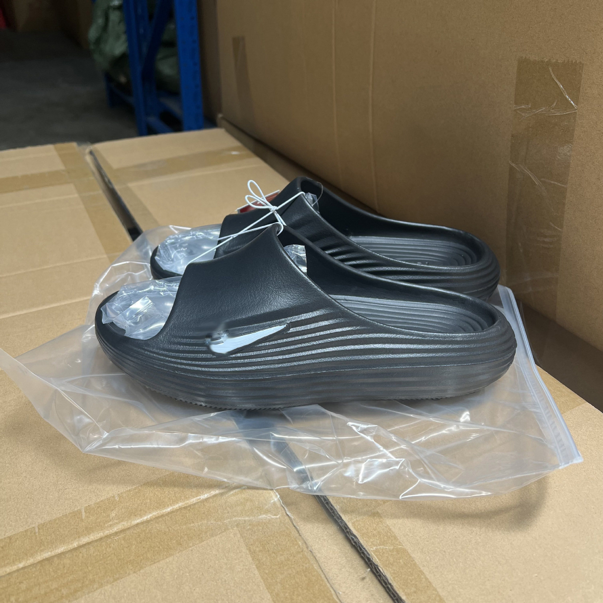 ReactXRejuven8 cómodas zapatillas de goma antideslizante anti-desgaste para parejas en stock