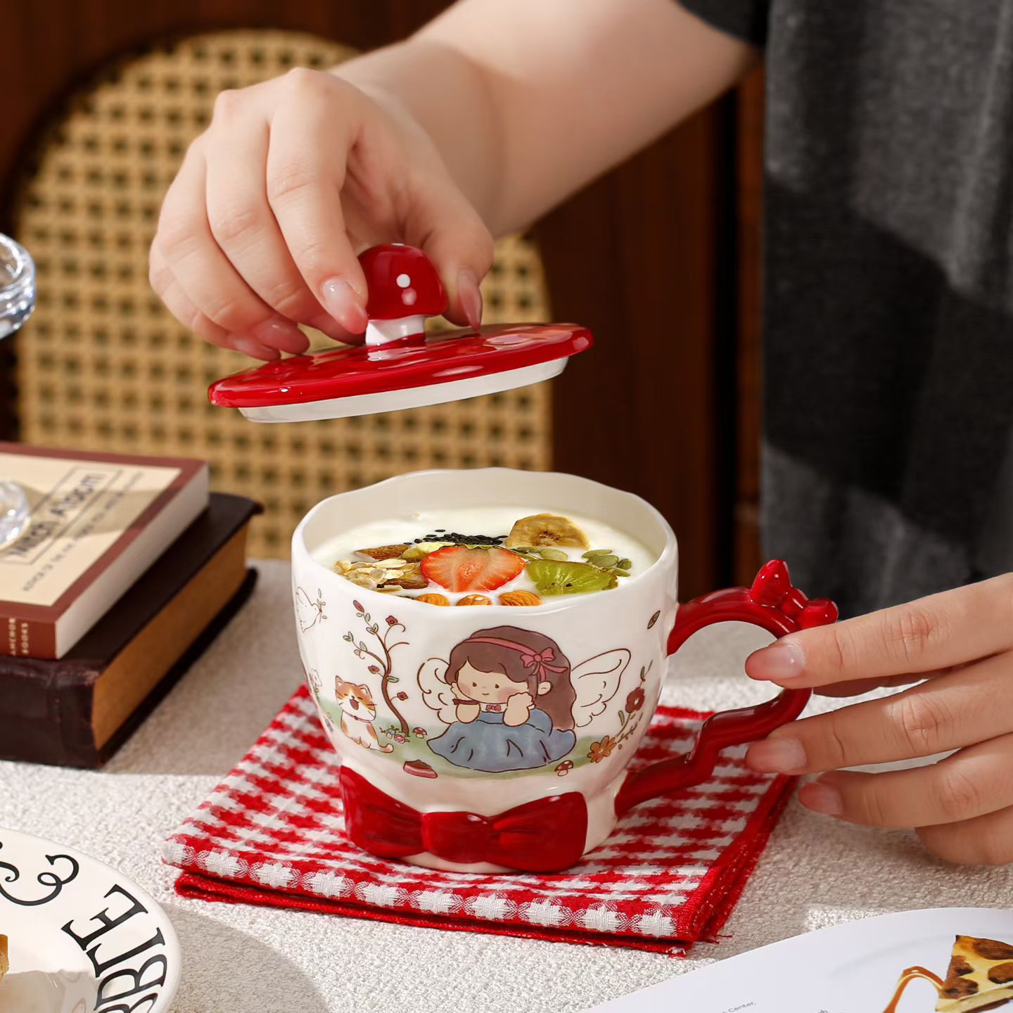Personalidad creativa de dibujos animados adorables chicas arco tazas de cerámica con tazas de café con tapa de alto valor de la cara de las chicas tazas de marca