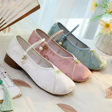 清宛 2025年新款低跟搭配旗袍汉服鞋民族风搭扣单鞋绣花鞋